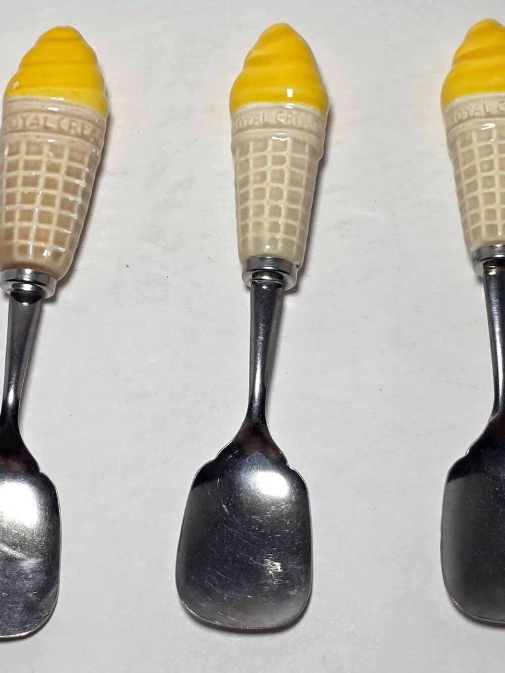 Royal Cream Stainless Steel Yellow Ice Cream Spoons With Waffle Cone Handles